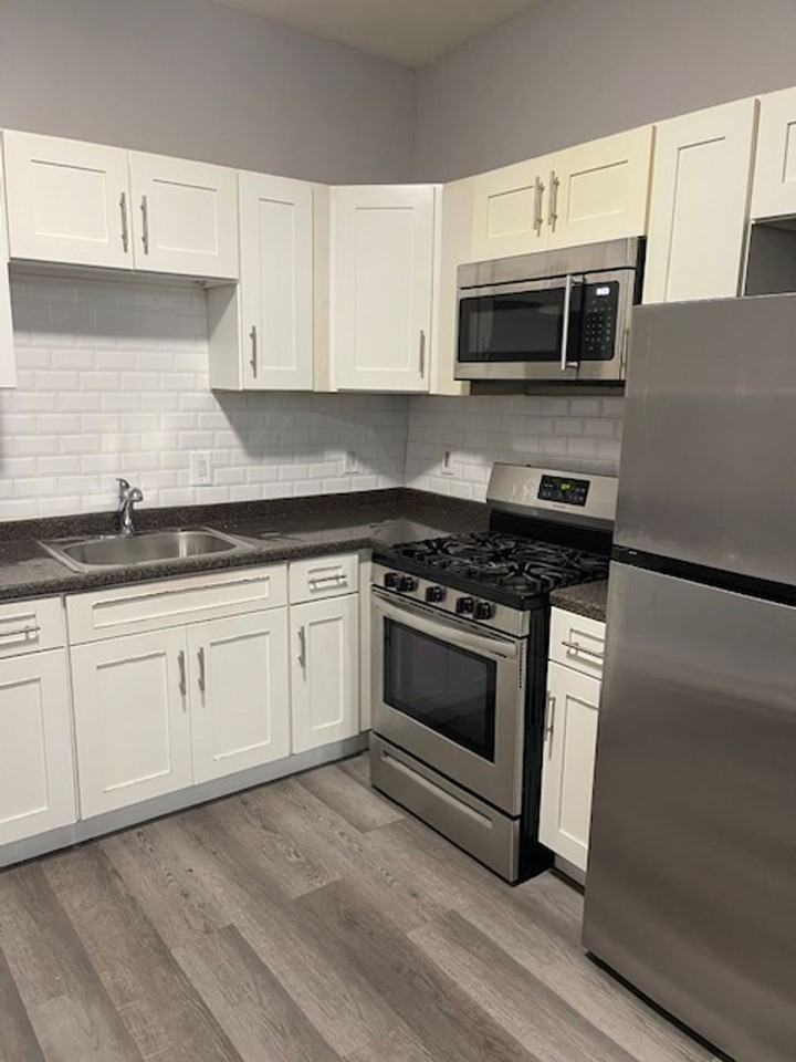 3411 G St - Photo 3 of 11