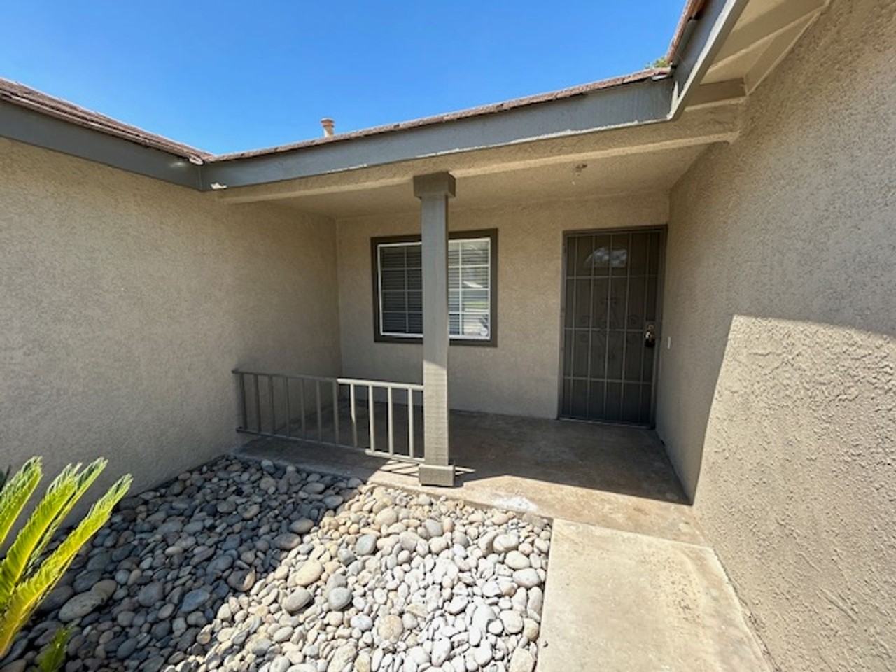 4228 E Howard Ct - Photo 3 of 11