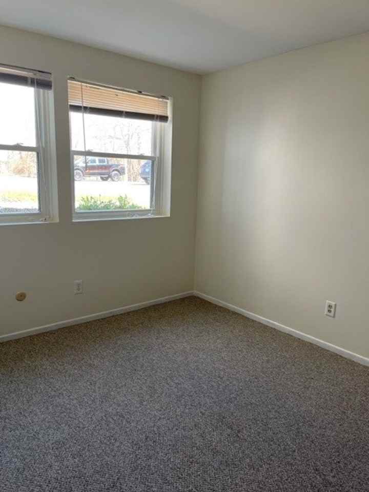 Clinton House Apartments - Photo 3 of 5