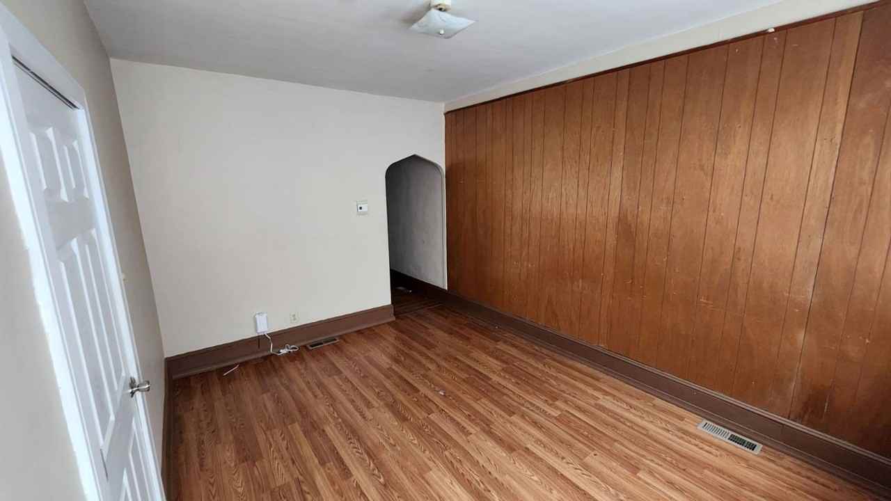 246 W Ridge St - Photo 2 of 9