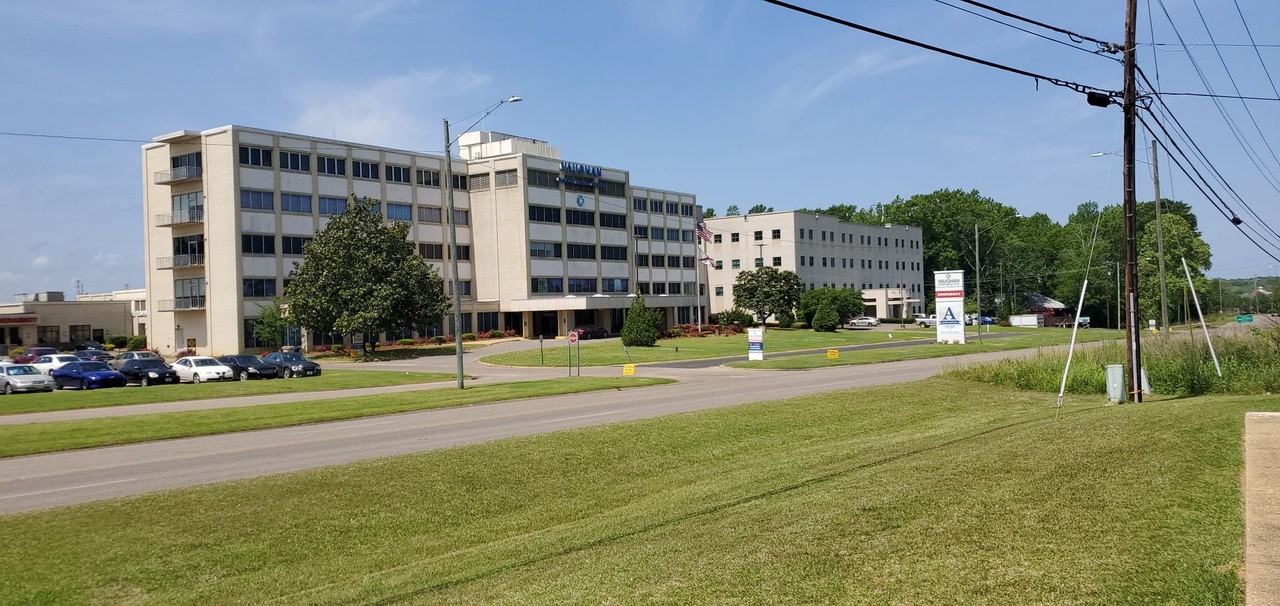 Les Chateaux Apartments - Photo 3 of 3