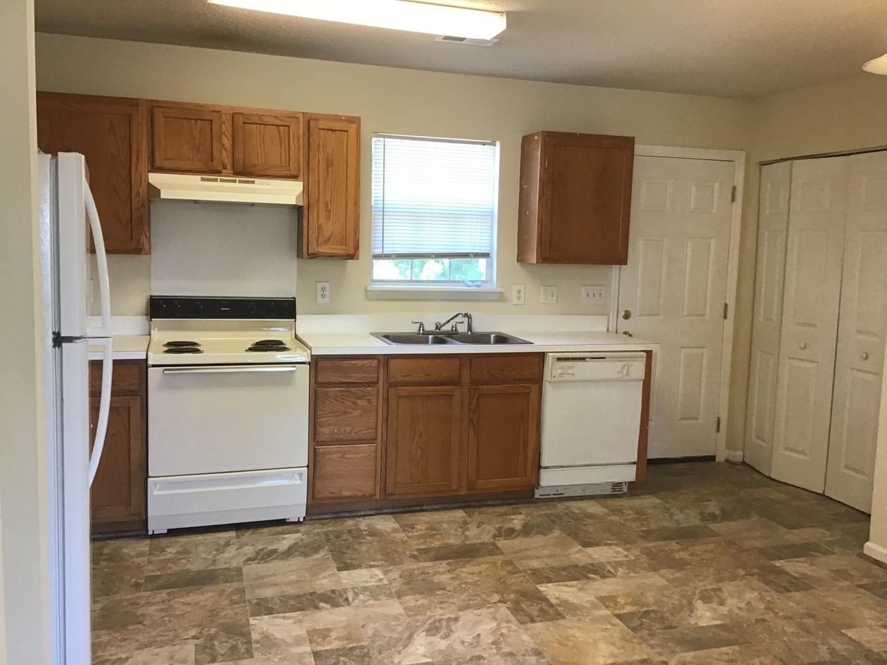 1259 Asbury Ct - Photo 5 of 12