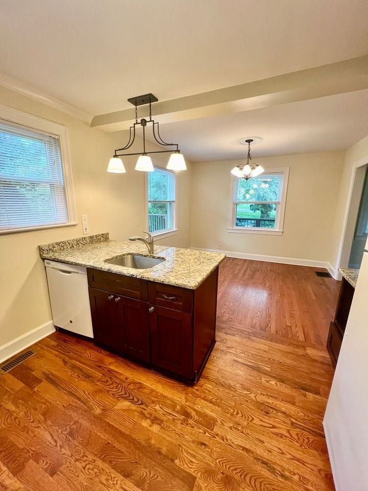 1911 Mcgavock Pike - Photo 2 of 19
