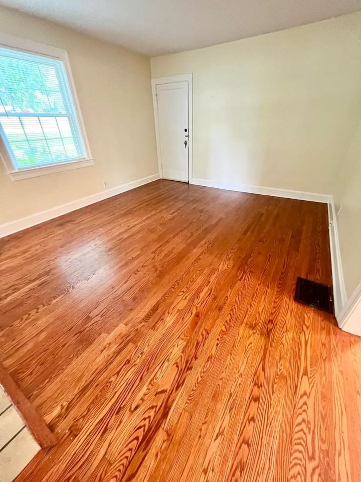 1911 Mcgavock Pike - Photo 5 of 19