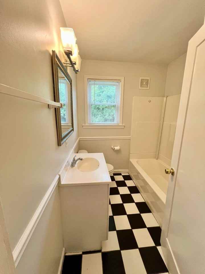 1911 Mcgavock Pike - Photo 7 of 19