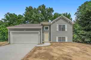 featured image of 3044 Ivy Wood Cir