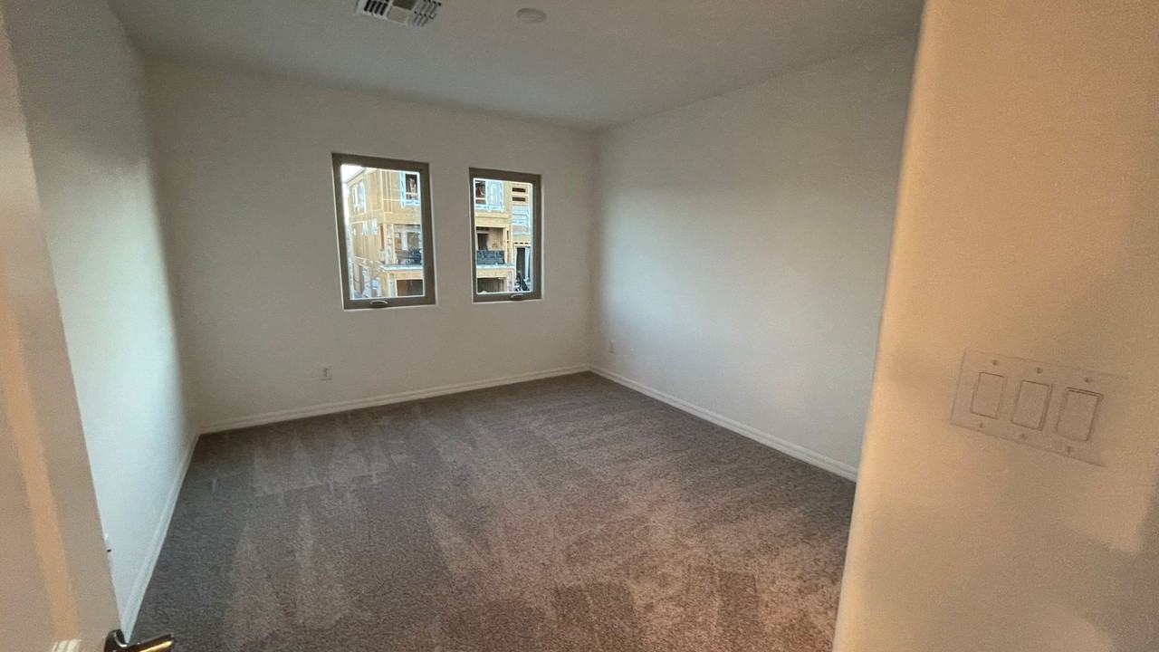 7054 Sunland Hills Ave - Photo 2 of 47