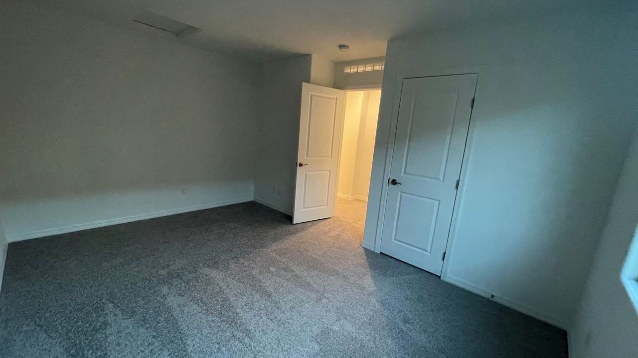 7054 Sunland Hills Ave - Photo 4 of 47