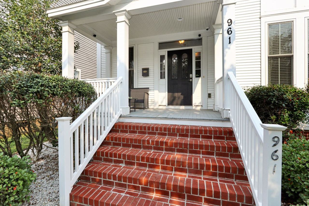 961 Maltby Ave - Photo 2 of 28