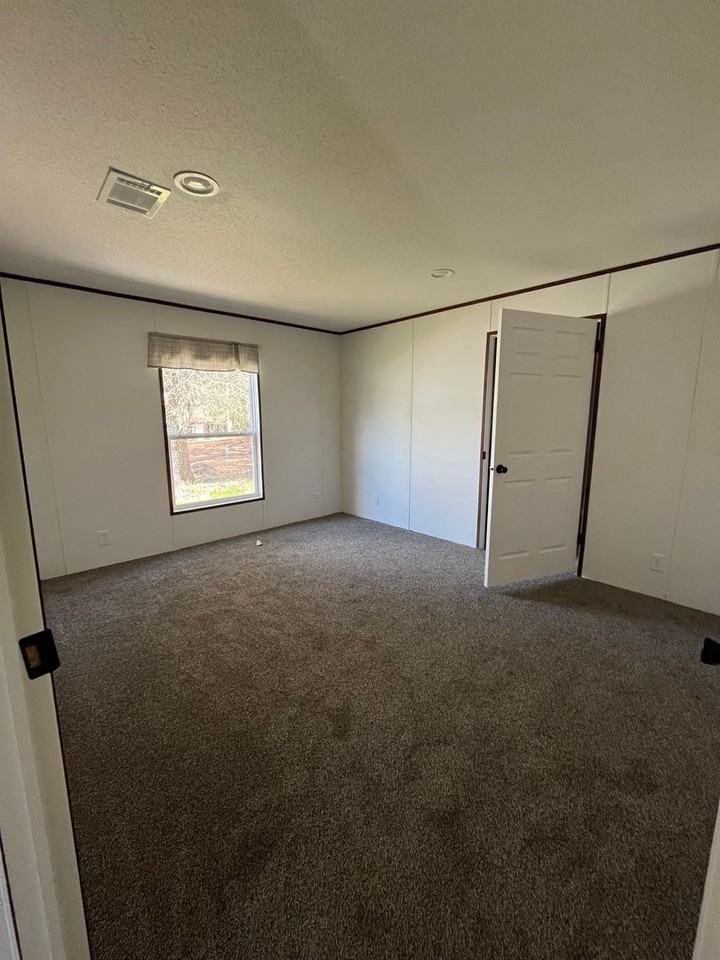 130 Burke Dr - Photo 3 of 6