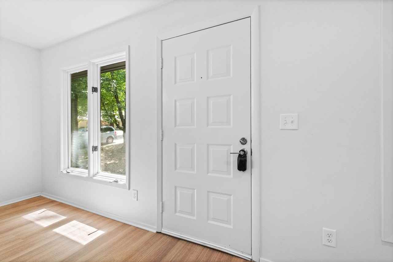 30 Mellor Ln - Photo 3 of 22