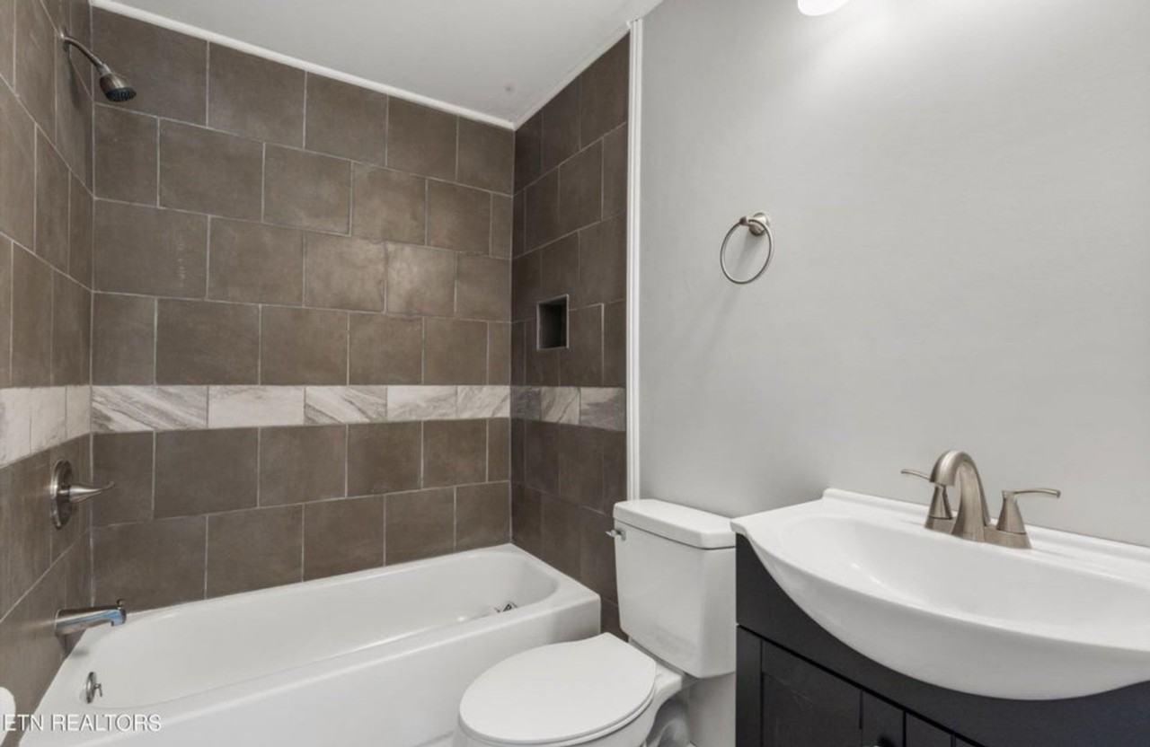 401 N Kingston Ave - Photo 4 of 6