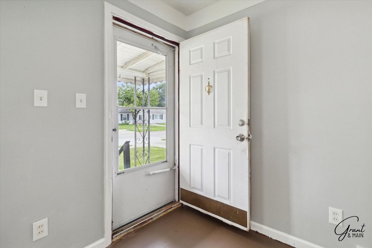 21320 La Salle Blvd - Photo 3 of 15
