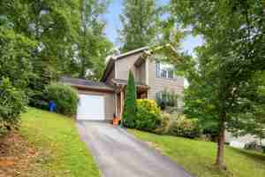 featured image of 26 Oakcrest Pl