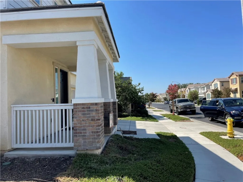 12817 Meridian St - Photo 3 of 18