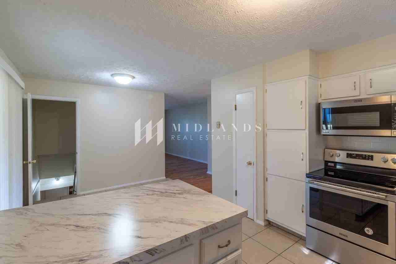 3401 Sherwood Dr - Photo 3 of 12