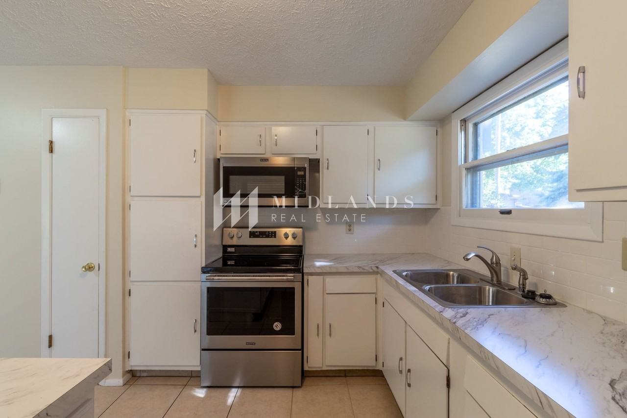 3401 Sherwood Dr - Photo 4 of 12