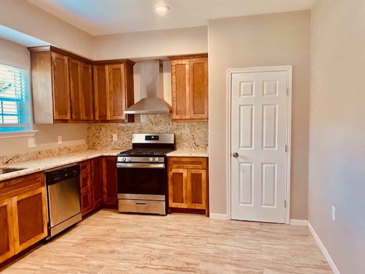 1602 Henninger St - Photo 6 of 21