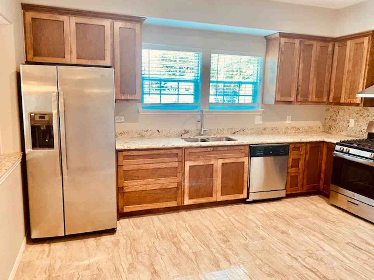 1602 Henninger St - Photo 7 of 21