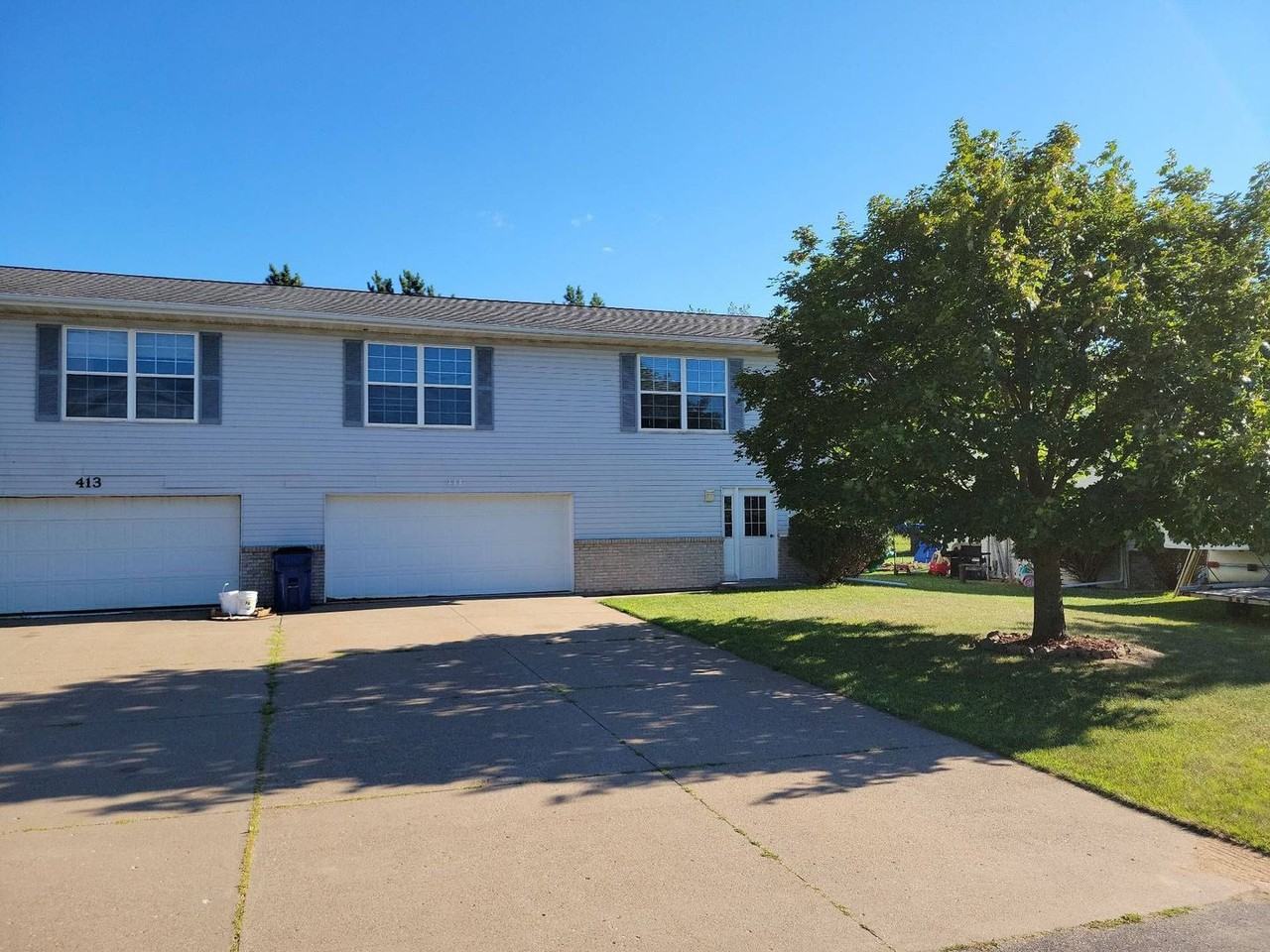 403-405 Gaylee Street - Photo 2 of 18