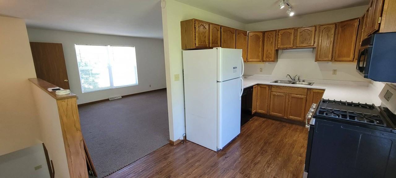 403-405 Gaylee Street - Photo 3 of 18