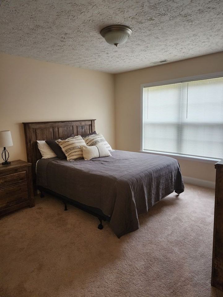 Kensington Court - Photo 2 of 11