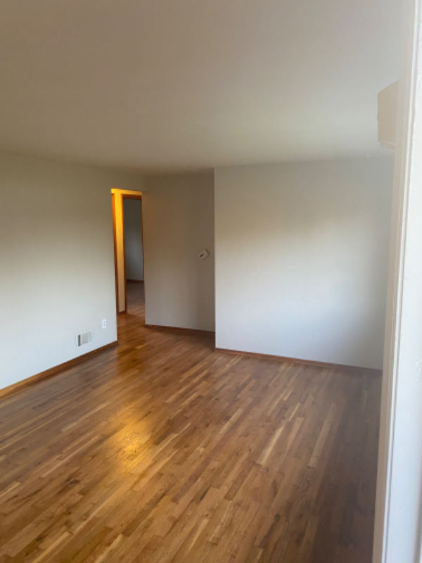 412 Oak Ave - Photo 3 of 18