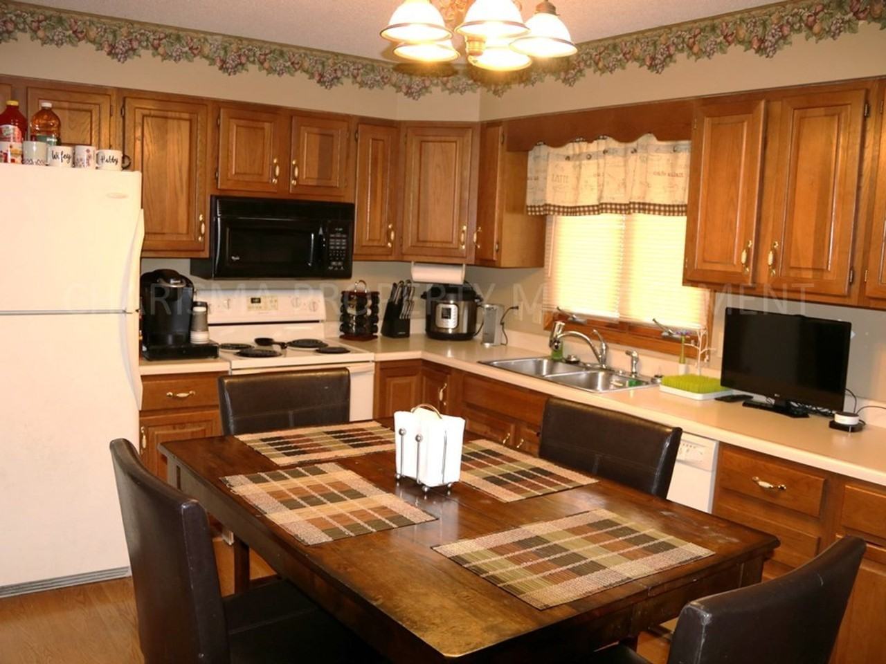 2721 S Maywood Dr - Photo 3 of 12