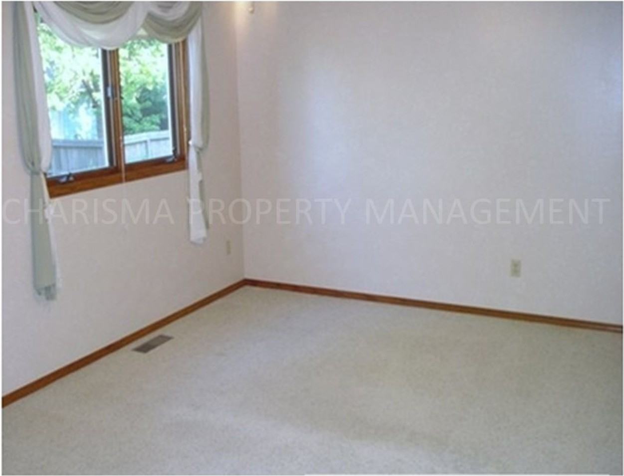 2721 S Maywood Dr - Photo 4 of 12