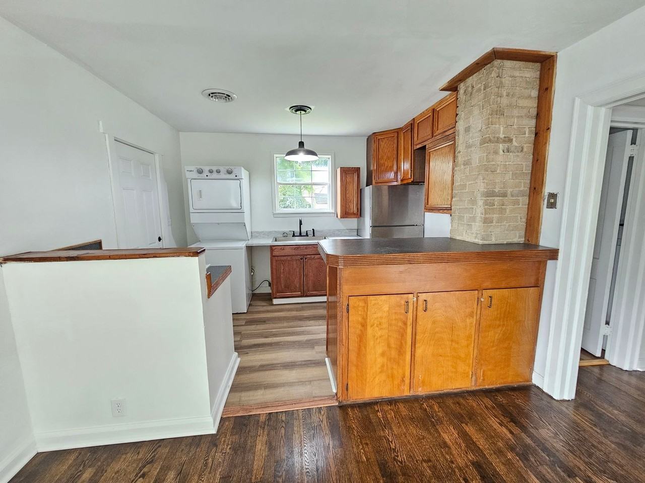 129 Monroe St - Photo 2 of 11