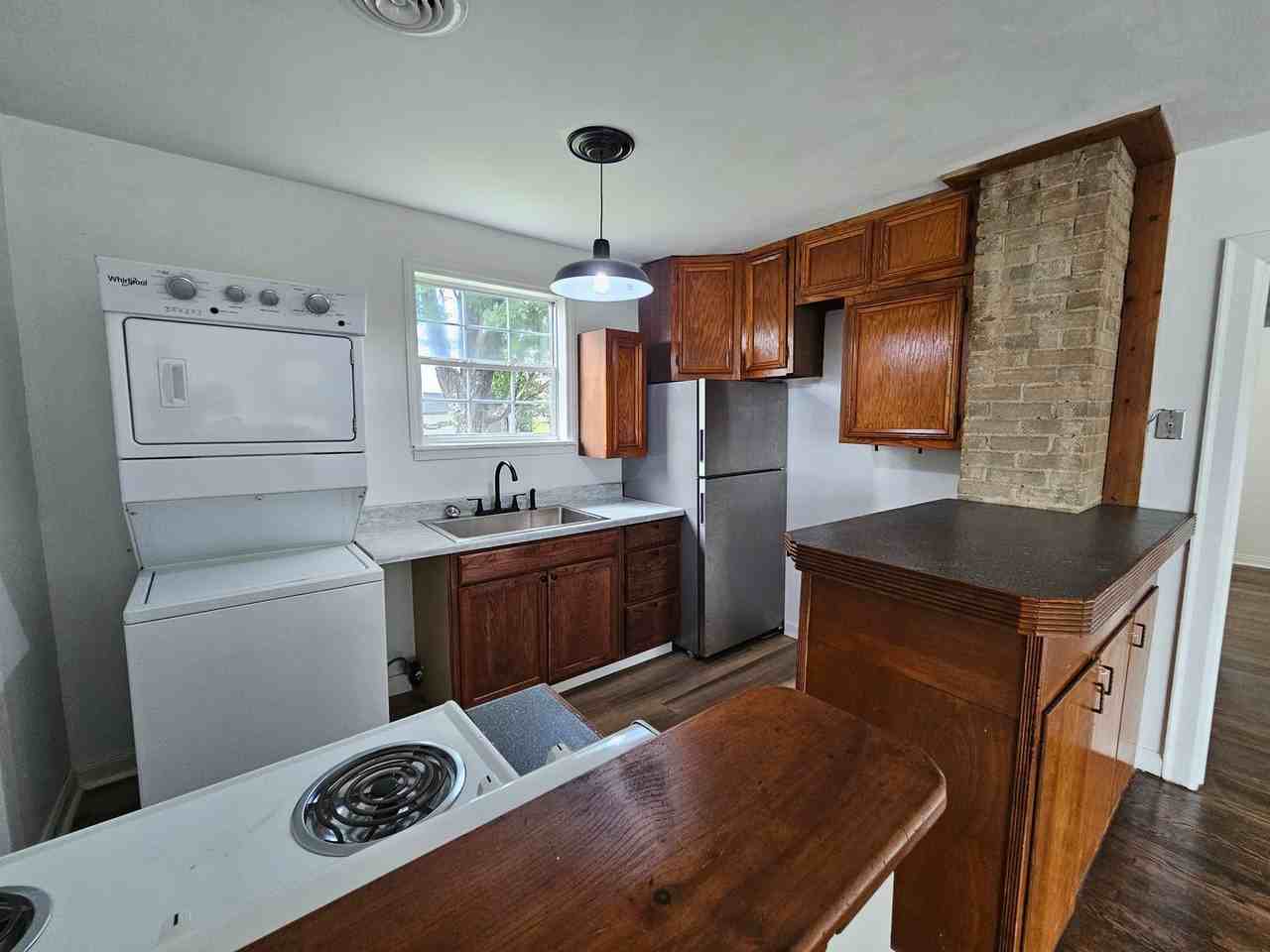 129 Monroe St - Photo 3 of 11