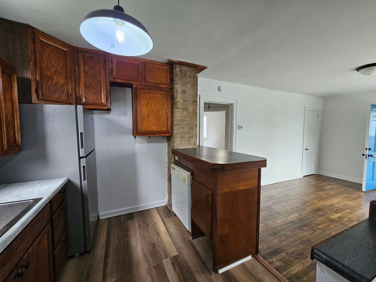 129 Monroe St - Photo 5 of 11