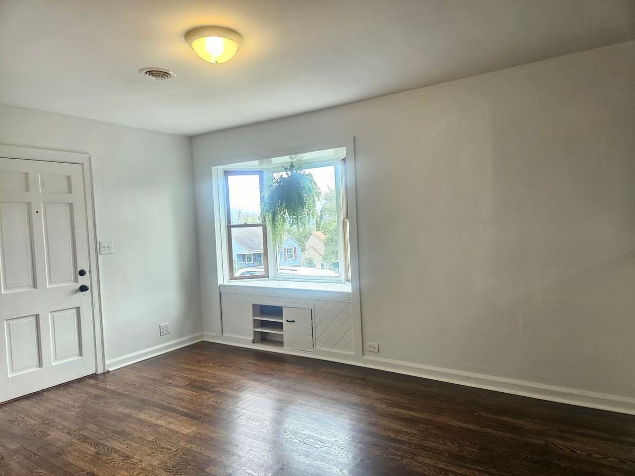 129 Monroe St - Photo 6 of 11