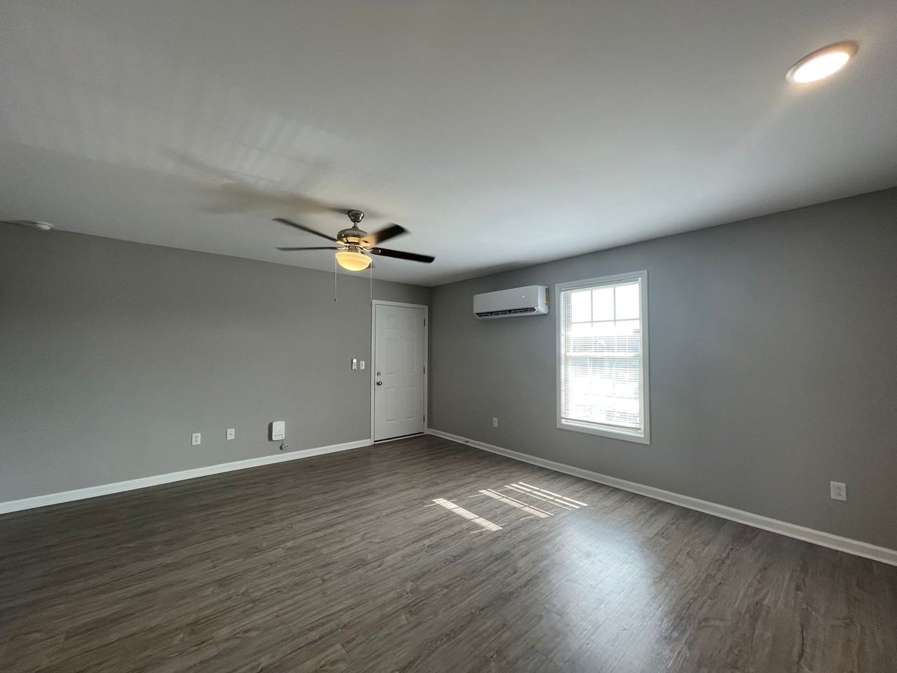 455 Pauline Dr - Photo 3 of 11