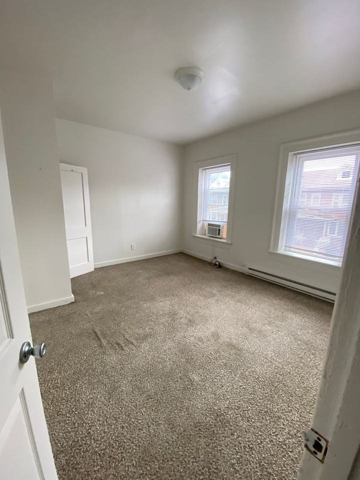 1130 Willow St - Photo 5 of 6
