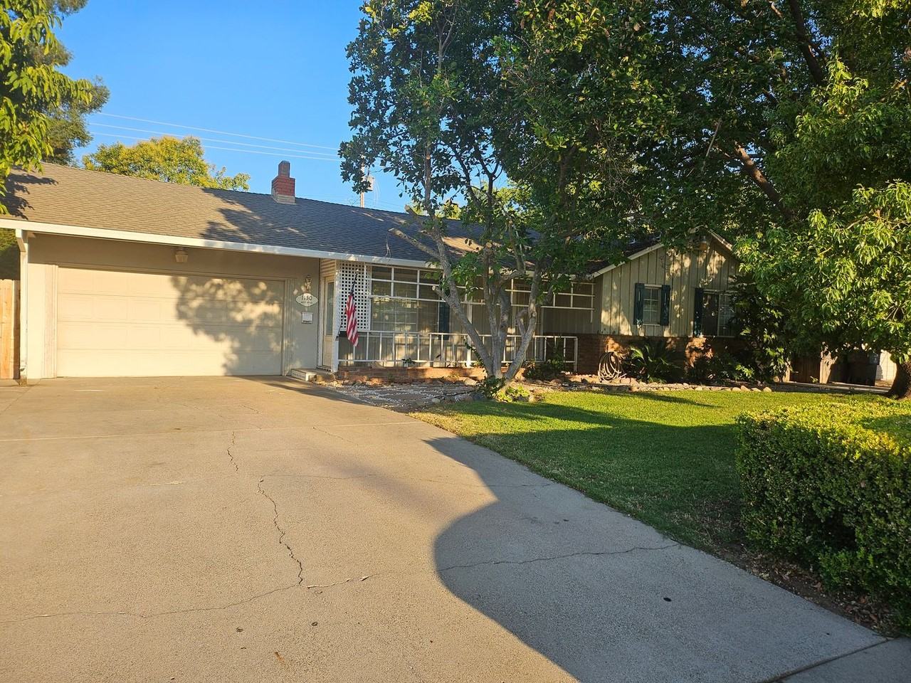 1150 Butte St - Photo 2 of 14