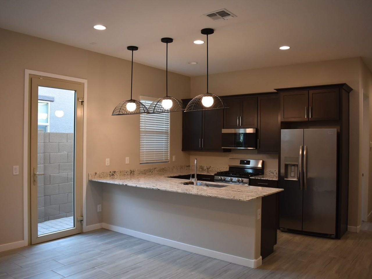 2530 W Huntington Dr - Photo 6 of 12