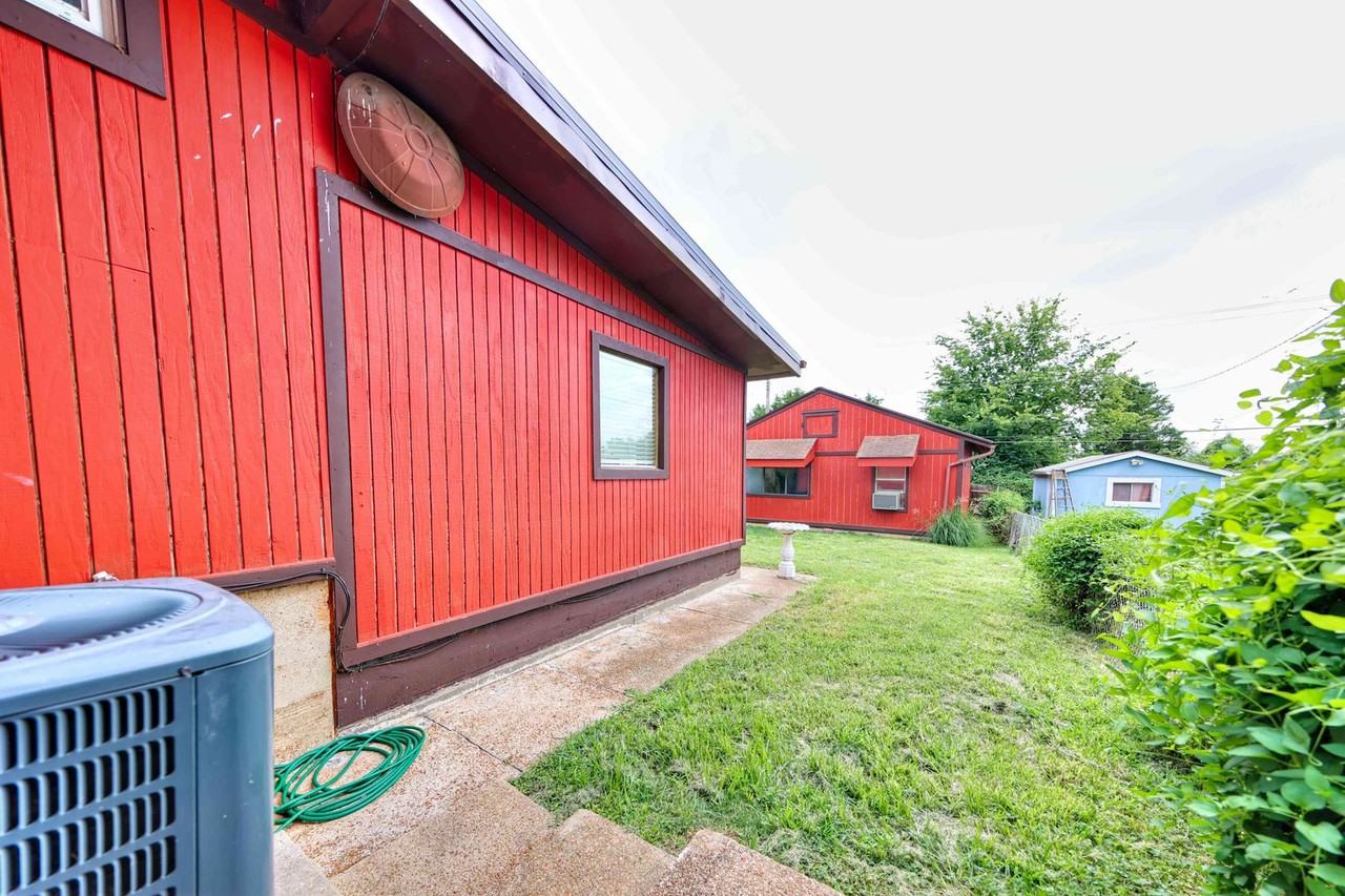 6604 Pennsylvania Ave - Photo 3 of 31