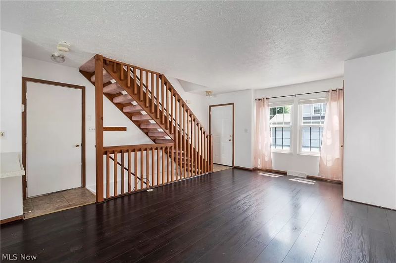 3154 Deer Trl - Photo 3 of 18