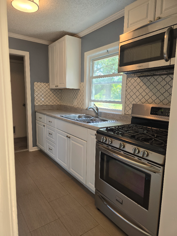 6211 Armstrong Ave - Photo 3 of 17