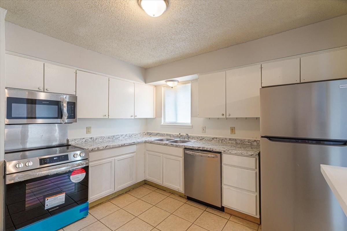 1114 E 64th St #D - Photo 2 of 16