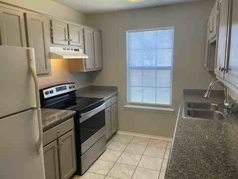 1723 James Buchanan Dr #NA - Photo 5 of 17