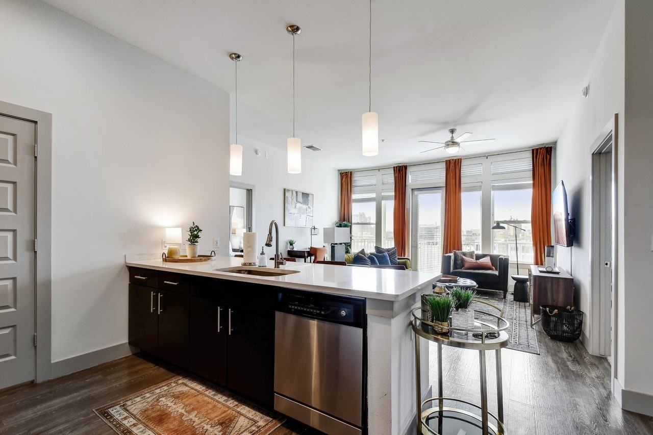 Jones and Rio - Photo 4 of 50