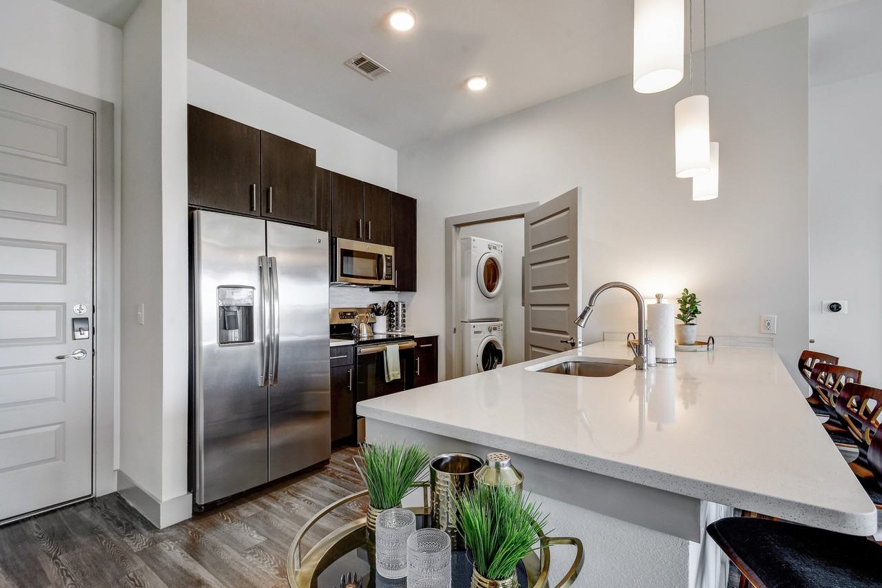 Jones and Rio - Photo 5 of 50