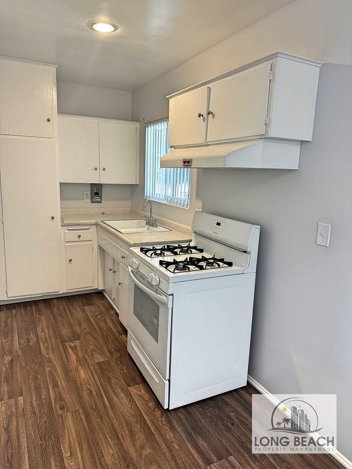 859 West 19th Street #16 - Photo 3 of 10