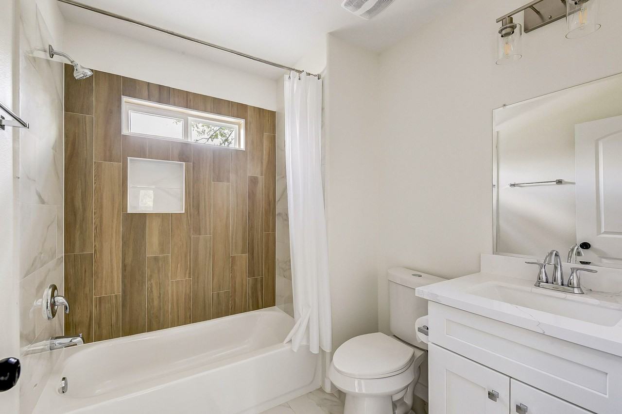 Little St - Photo 2 of 20