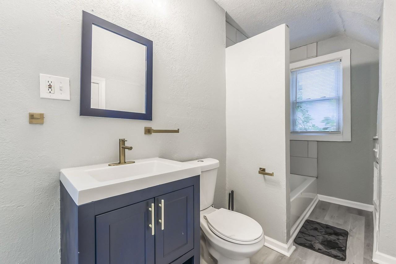 Agnes Ave - Photo 5 of 11