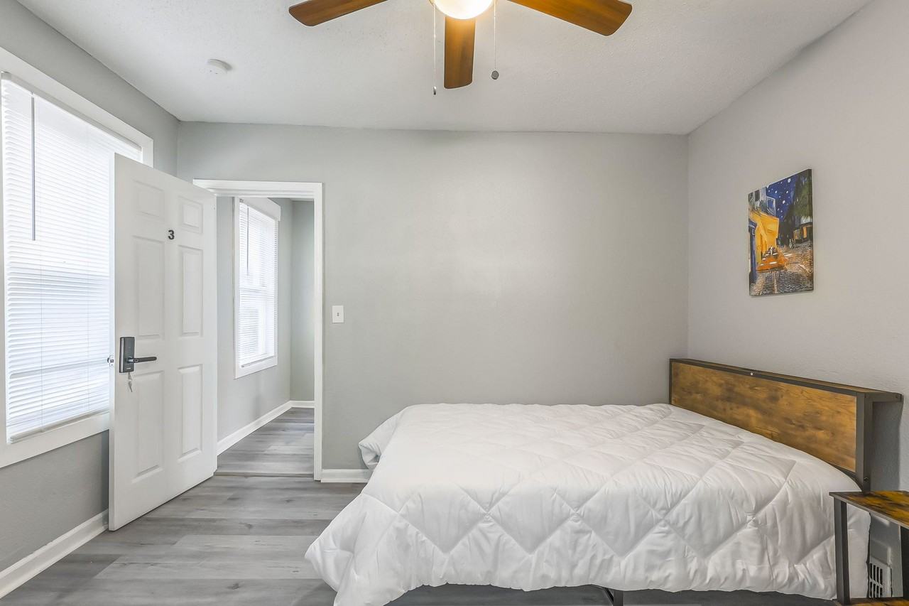 Agnes Ave - Photo 5 of 8