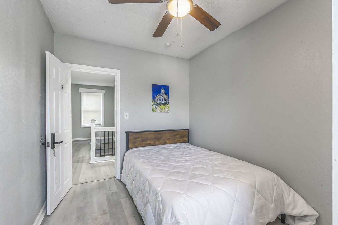 Agnes Ave - Photo 5 of 6