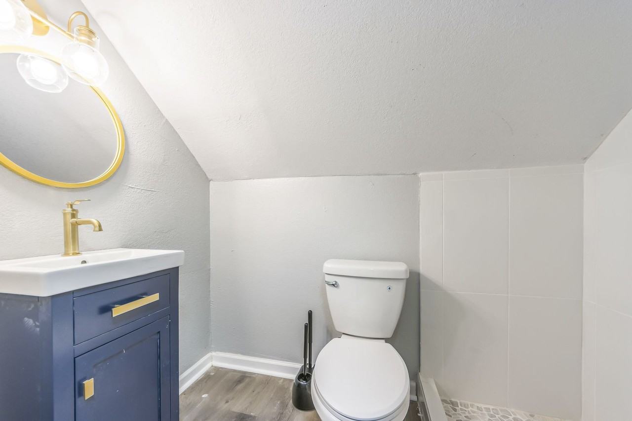 Agnes Avenue - Photo 4 of 12